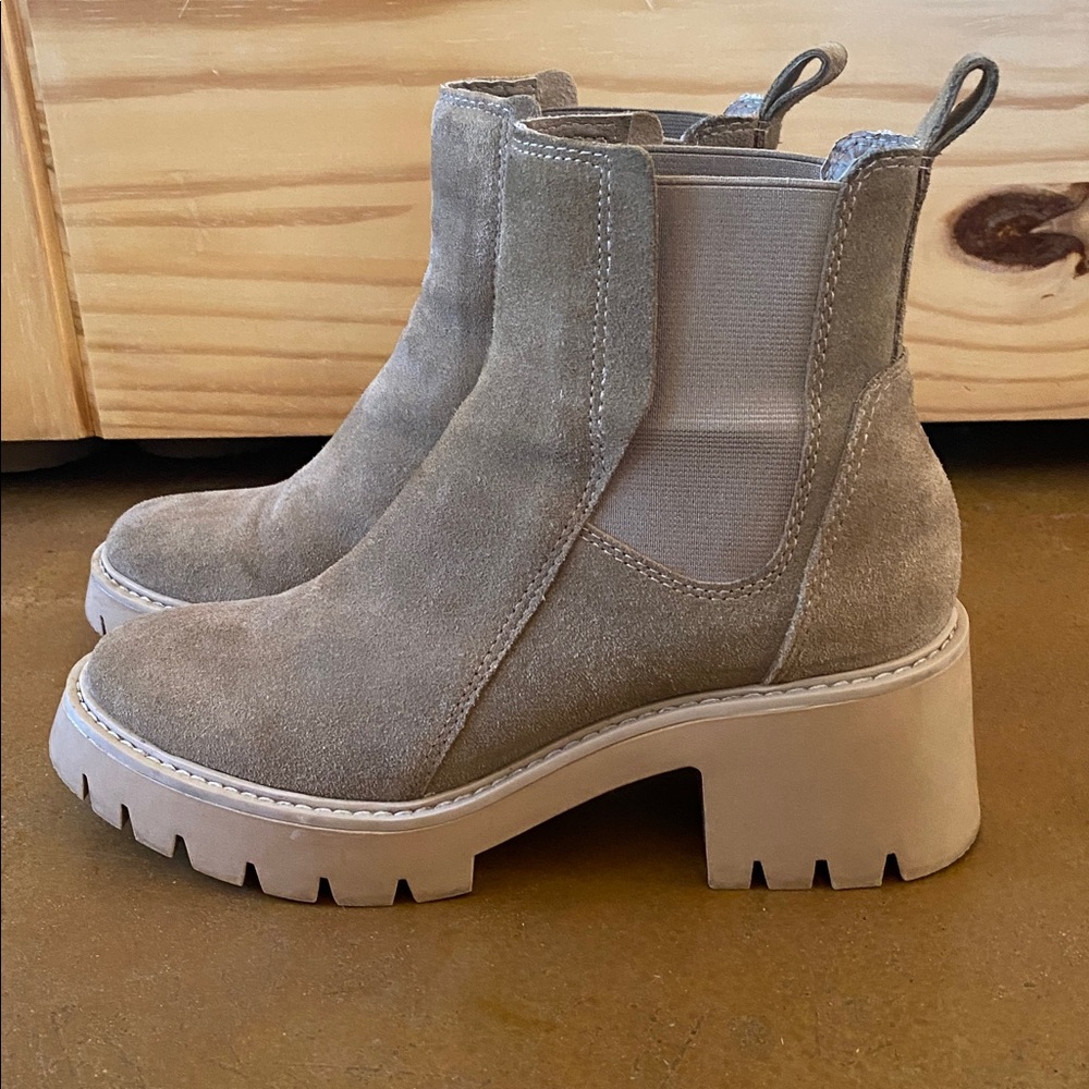 Dolce Vita ❤️ Tan Suede Platform Chelsea Boots - Tan 7.5